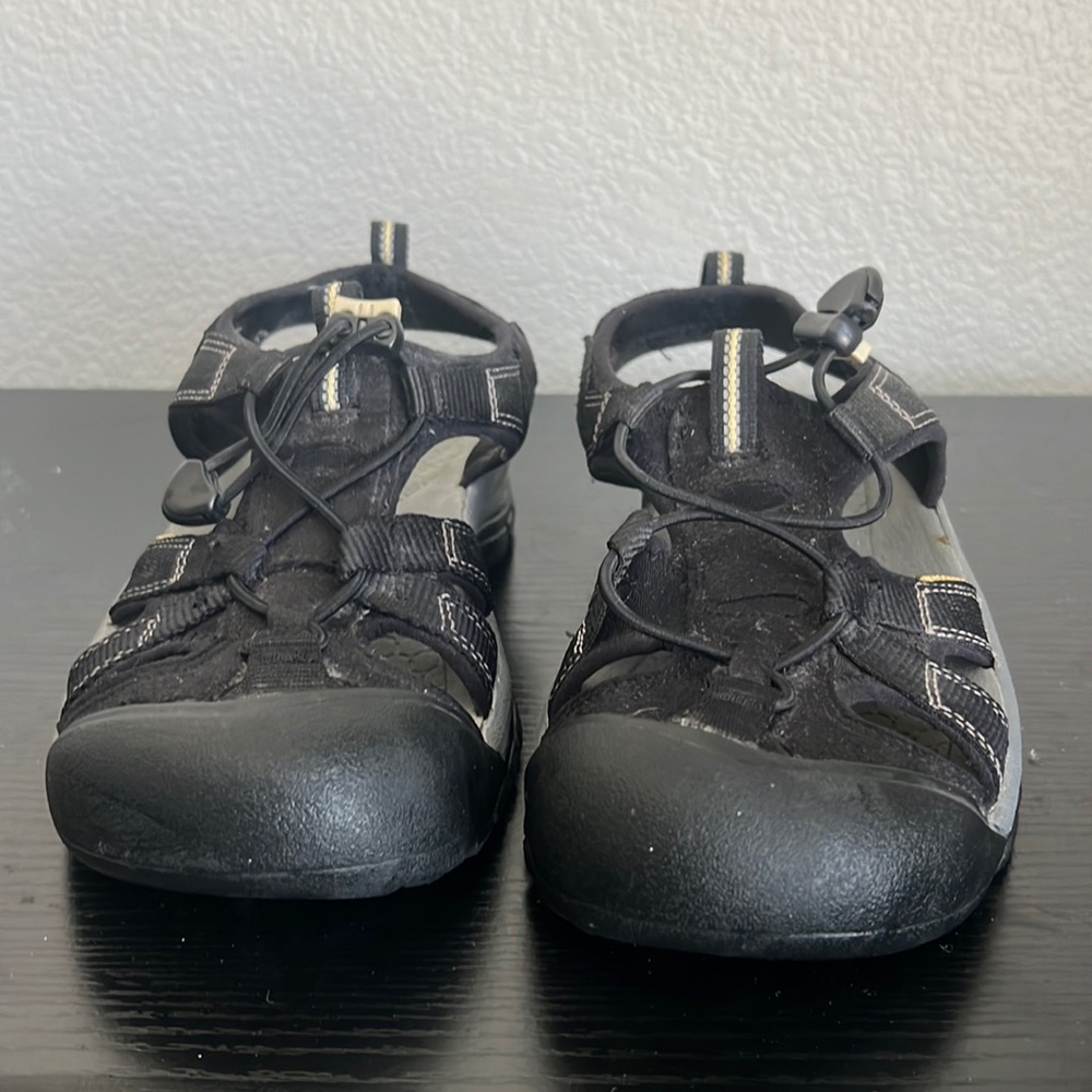 Keen woman’s Newport H2. Size 8.5 black